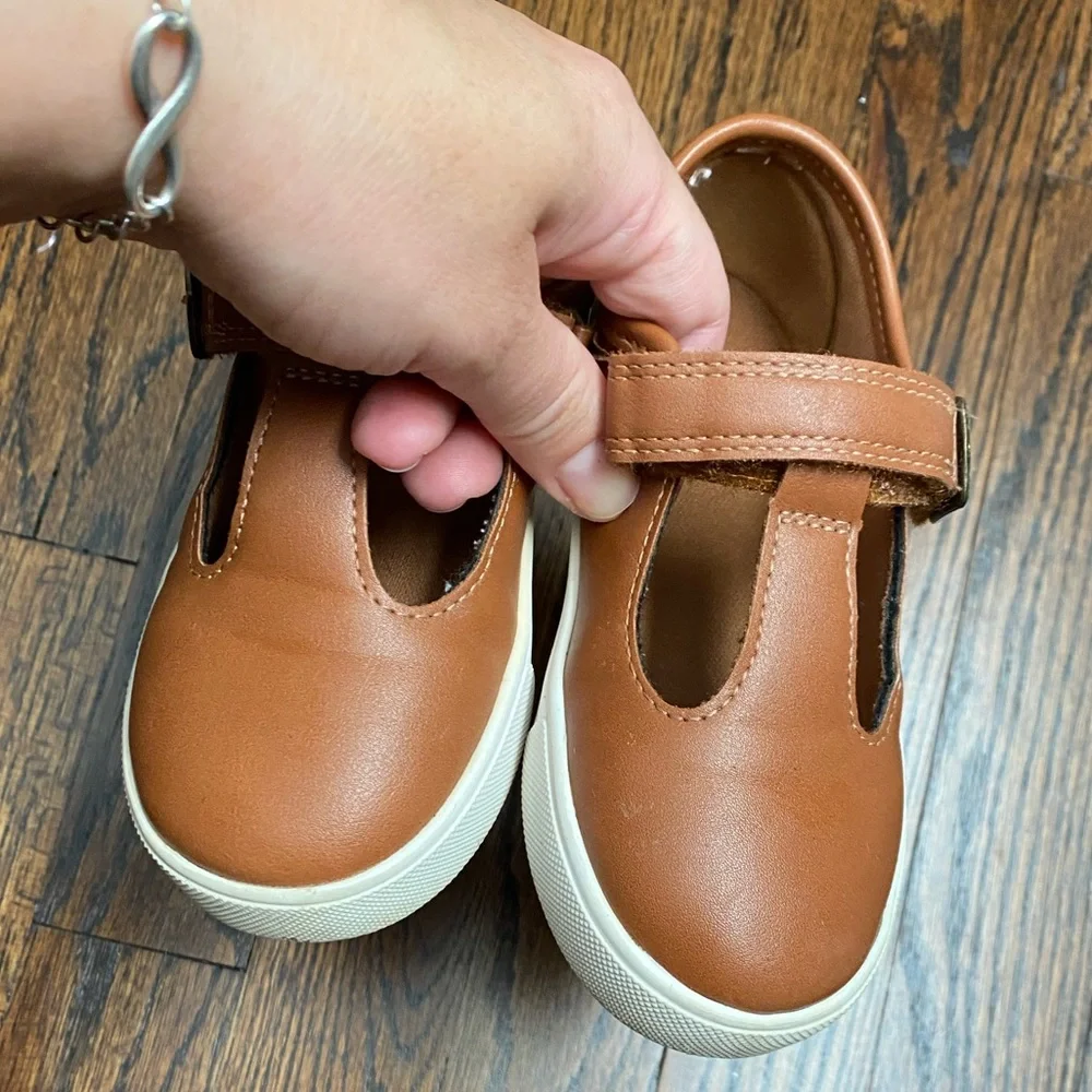 OshKosh B'gosh- Kids' Brown Faux Leather Mary Jane Shoes toddler girl USED